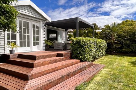 Photo of property in 2 Roscoe Street, Saint Martins, Christchurch, 8022