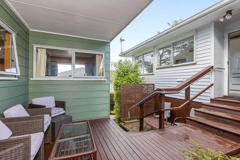 Photo of property in 46 Easton Park Parade, Glenfield, Auckland, 0629