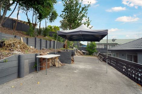 Photo of property in 15 Lanier Place, Glendene, Auckland, 0602