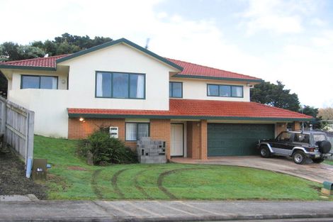 Photo of property in 5 Piper Place, Goodwood Heights, Auckland, 2105