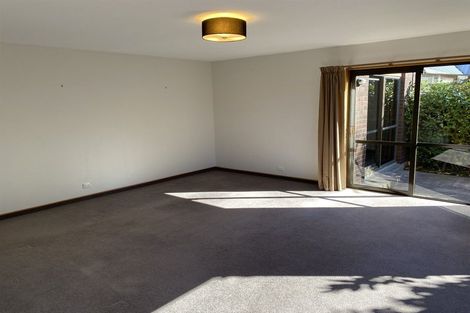Photo of property in 2/5 Derenzy Place, Avonhead, Christchurch, 8042