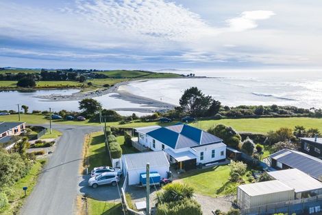 Photo of property in 18-19 Harbour Terrace, Kakanui, Oamaru, 9495