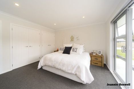 Photo of property in 14 Freedom Drive, Kelvin Grove, Palmerston North, 4414