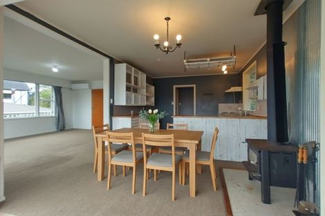 Photo of property in 32 Castle Crescent, Stokes Valley, Lower Hutt, 5019