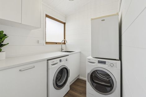 Photo of property in 27 Rotoiti Avenue, Pakuranga Heights, Auckland, 2010