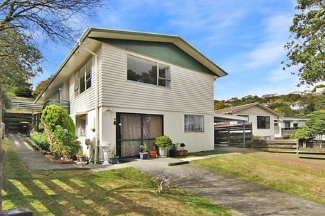 Photo of property in 79 Stewart Drive, Newlands, Wellington, 6037
