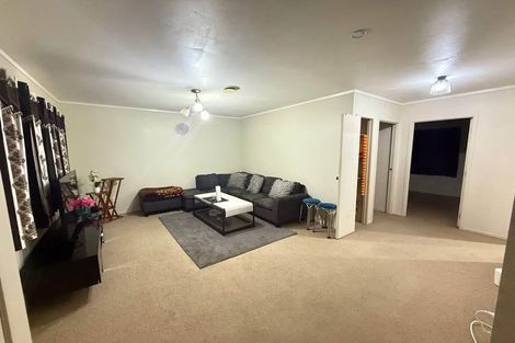 Photo of property in 2/5 Beaumonts Way, Manurewa, Auckland, 2102