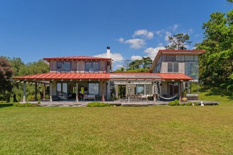 Photo of property in 92 Hahei Beach Road, Hahei, Whitianga, 3591