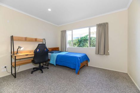 Photo of property in 3 Carrowmore, Pinehill, Auckland, 0632