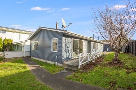 Photo of property in 2 Pascoe Avenue, Paremata, Porirua, 5026