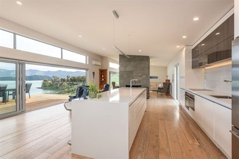 Photo of property in 7 Te Wharau Lane, Charteris Bay, Lyttelton, 8971