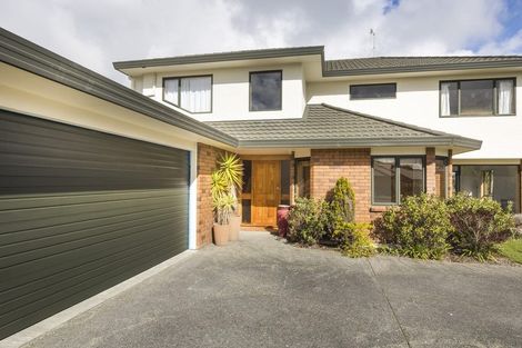 Photo of property in 122 Pacific Drive, Fitzherbert, Palmerston North, 4410