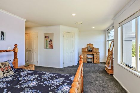 Photo of property in 28 Arataki Road, Havelock North, 4130