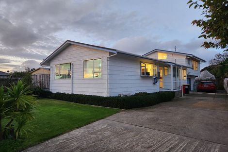 Photo of property in 4 Elder Grove, Paraparaumu, 5032