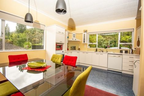 Photo of property in 1 Seymour Street, Picton, 7220