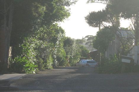 Photo of property in 2/135 Glenfield Road, Hillcrest, Auckland, 0626