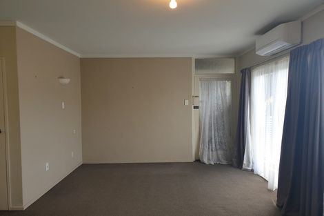 Photo of property in 2/126 Redwood Avenue, Tawa, Wellington, 5028