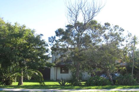 Photo of property in 17 Mahoe Street, Otaki Beach, Otaki, 5512