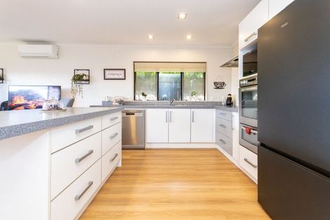 Photo of property in 29 Johnstone Drive, Fitzherbert, Palmerston North, 4410