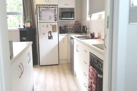 Photo of property in 3a Peckham Grove, Tawa, Wellington, 5028