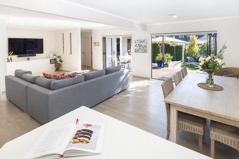 Photo of property in 2/12 Waller Avenue, Bucklands Beach, Auckland, 2012