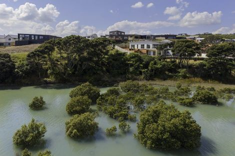 Photo of property in 98 Omahina Street, Raglan, 3225