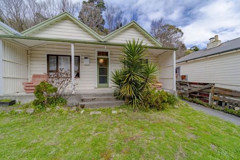 Photo of property in 19 Main Street, Hospital Hill, Napier, 4110