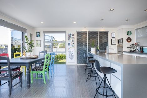 Photo of property in 13 Montrose Place, Highlands Park, New Plymouth, 4312