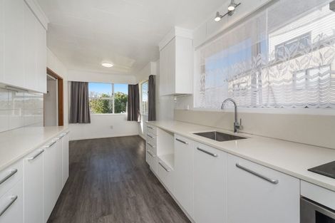 Photo of property in 52 Cockayne Crescent, Sunnynook, Auckland, 0620