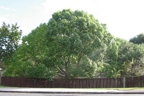 Photo of property in 105 View Road, Sunnyvale, Auckland, 0612