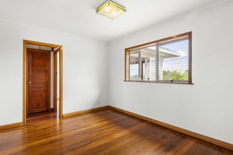 Photo of property in 108 Eversleigh Road, Belmont, Auckland, 0622