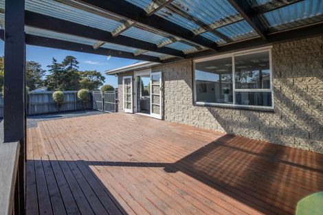 Photo of property in 12 Rosanna Place, Aranui, Christchurch, 8061