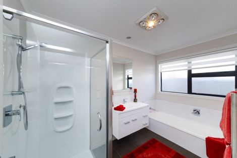 Photo of property in 6 Lorenzo Place, Kelvin Grove, Palmerston North, 4414