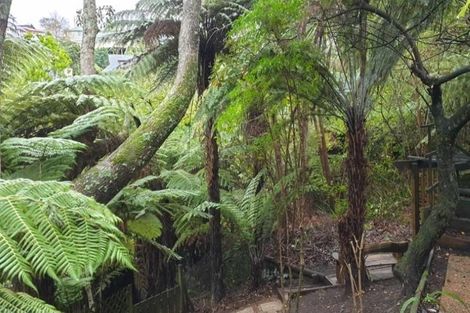 Photo of property in 18 Deverell Place, Northcross, Auckland, 0632