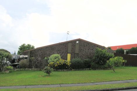 Photo of property in 6 St Simon Place, Botany Downs, Auckland, 2010