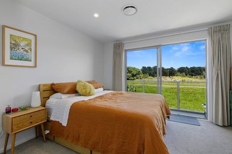 Photo of property in 12 Harena Way, Moera, Lower Hutt, 5010