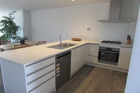 Photo of property in 28 Te Oneroa Way, Long Bay, Auckland, 0630