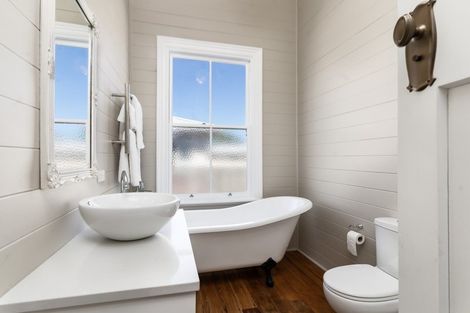 Photo of property in 260-262 High Street North, Carterton, 5713