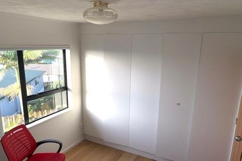 Photo of property in 19 Jumento Place, Unsworth Heights, Auckland, 0632