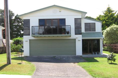 Photo of property in 83 Cliff View Drive, Green Bay, Auckland, 0604