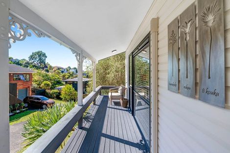 Photo of property in 2/8 Heatherleigh Rise, Northcross, Auckland, 0632