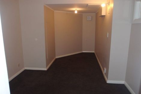Photo of property in 2 Sugarloaf Road, Brooklyn, Wellington, 6021