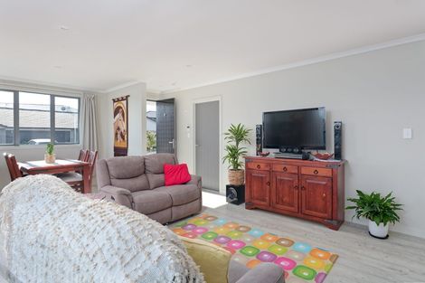 Photo of property in Waterview Estate, 44/4 Greystone Place, Omokoroa, 3114