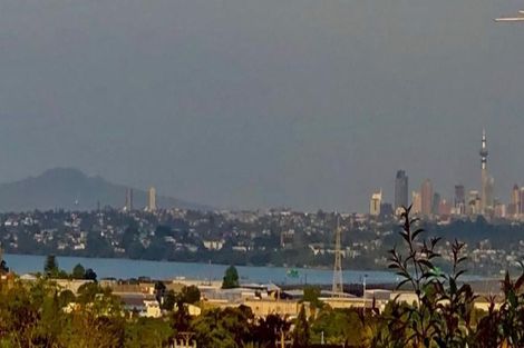 Photo of property in 1/7 Te Atatu Road, Te Atatu South, Auckland, 0610