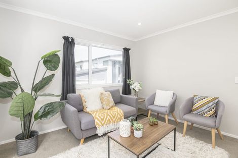 Photo of property in 3 Cessna Way, Newlands, Wellington, 6037