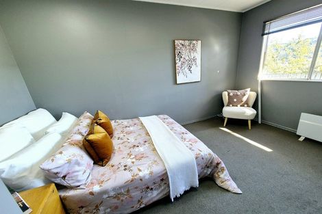 Photo of property in 22b Hillside Drive, Maoribank, Upper Hutt, 5018