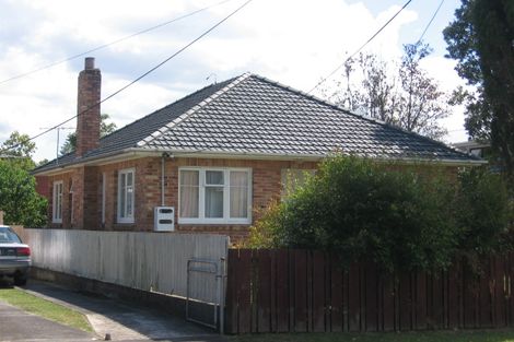 Photo of property in 1/14 Queen Mary Avenue, New Lynn, Auckland, 0600