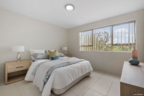 Photo of property in 1/10 Mcquoid Place, Glenfield, Auckland, 0629