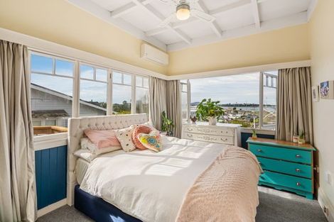 Photo of property in 16 Alfred Street, Northcote Point, Auckland, 0627
