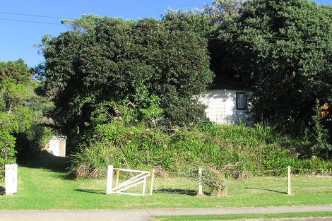 Photo of property in 18 Heperi Street, Waikanae Beach, Waikanae, 5036